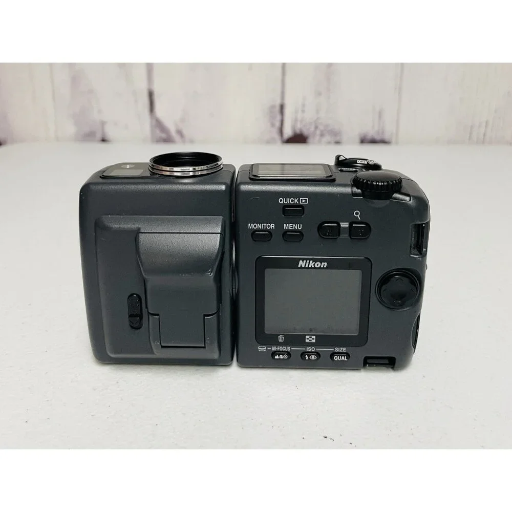 Nikon COOLPIX 995 3.2MP Digital Camera Black